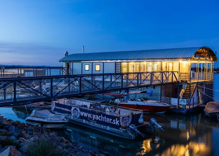 Yachter Club Modra Cajka